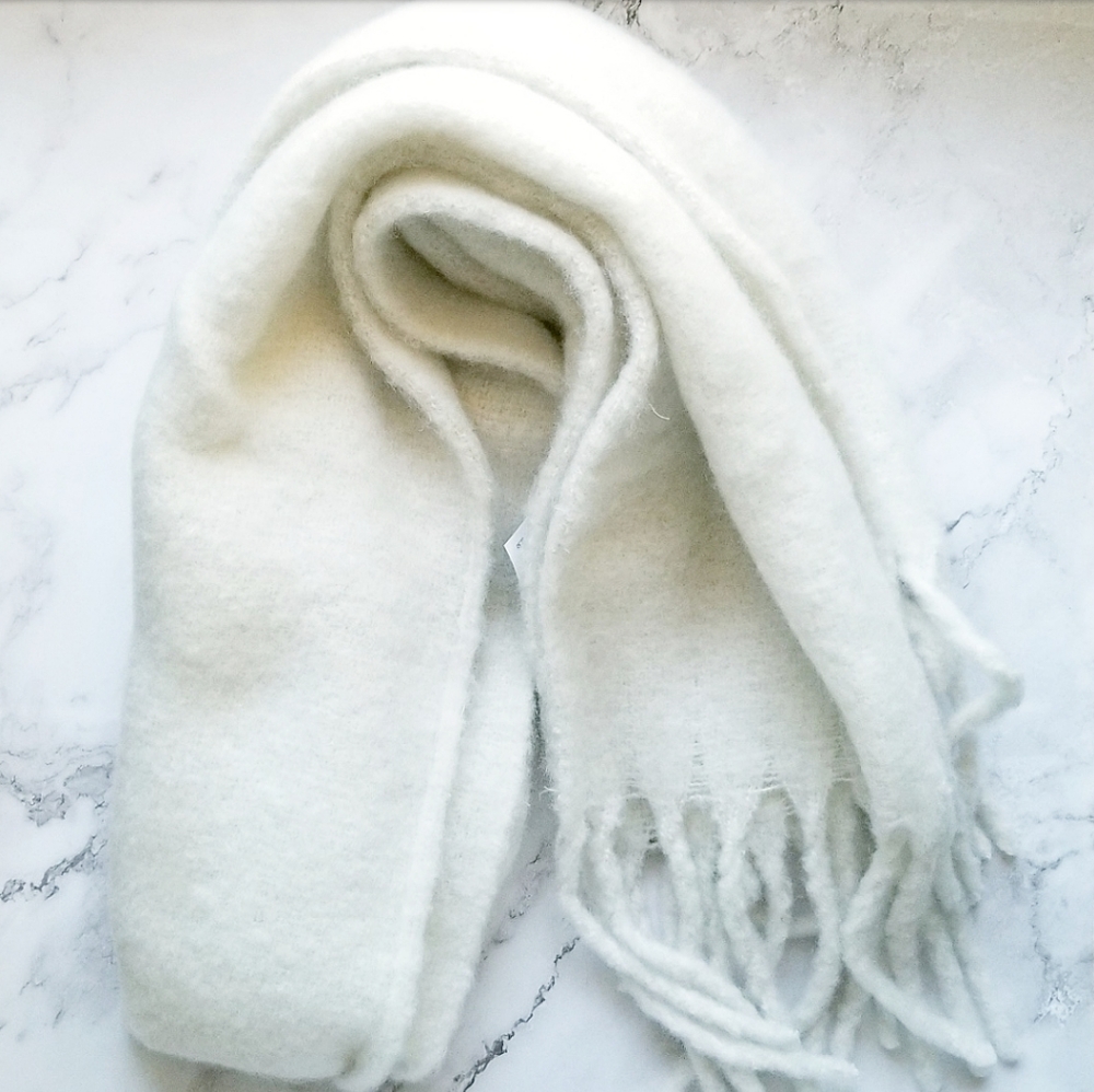 🍒NWT🍒 HOLLISTER SOFT AS CLOUDS LONG SCARF - Picture 3 of 5